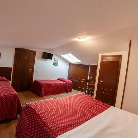 אסיסי Hotel Pax מראה חיצוני תמונה