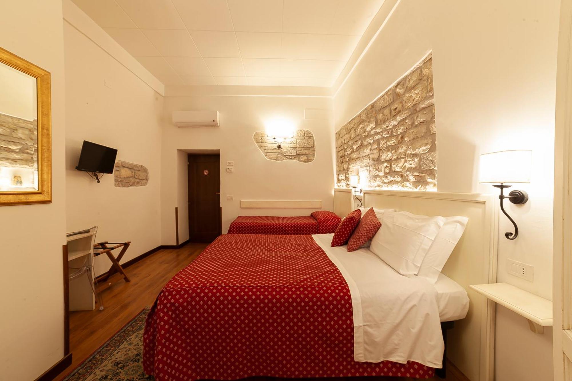 אסיסי Hotel Pax מראה חיצוני תמונה