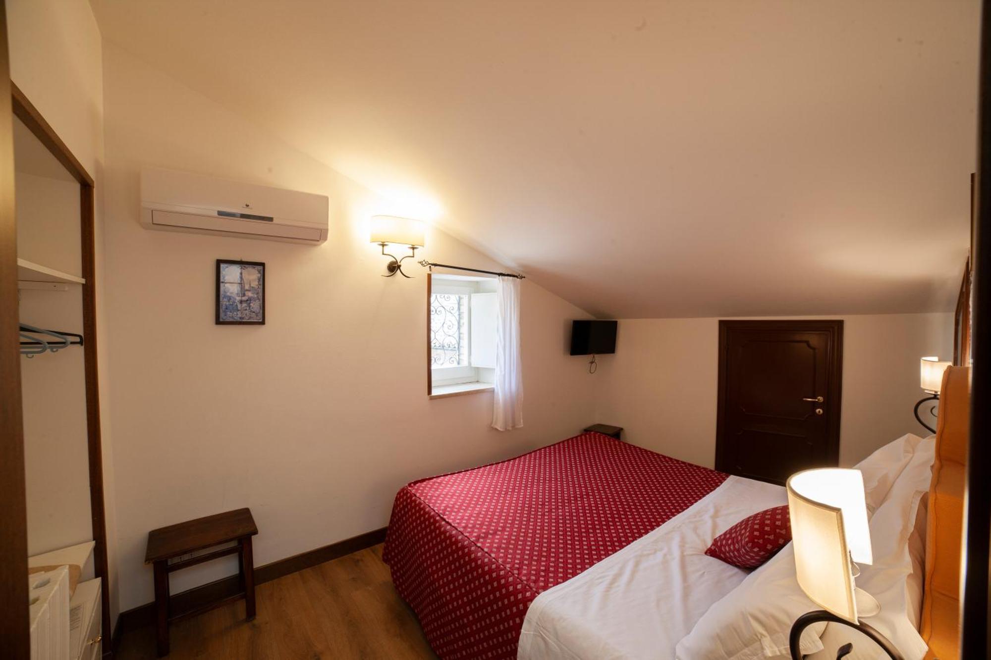 אסיסי Hotel Pax מראה חיצוני תמונה